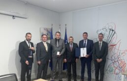 Službi za poslove sa strancima dodjeljeno priznanje „srebreni znak policije“