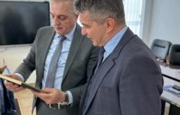 Održan sastanak između Službe za poslove sa strancima i Agencije za identifikaciona dokumenta, evidenciju i razmjenu podataka BiH